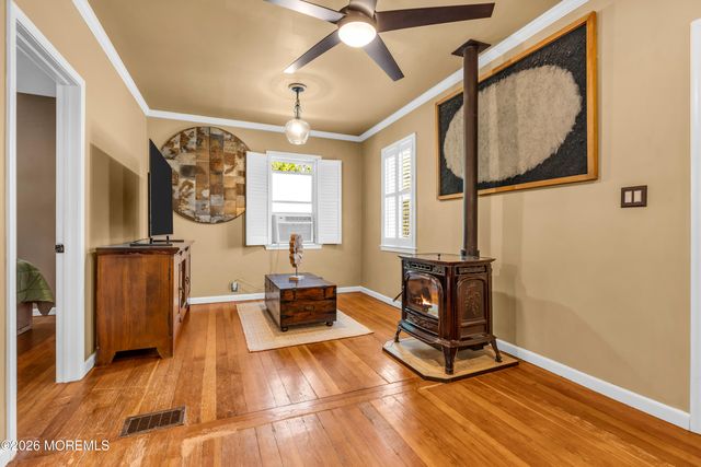 542 Clinton Avenue, Belford, NJ 07718