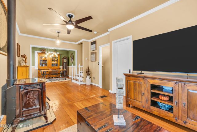 542 Clinton Avenue, Belford, NJ 07718