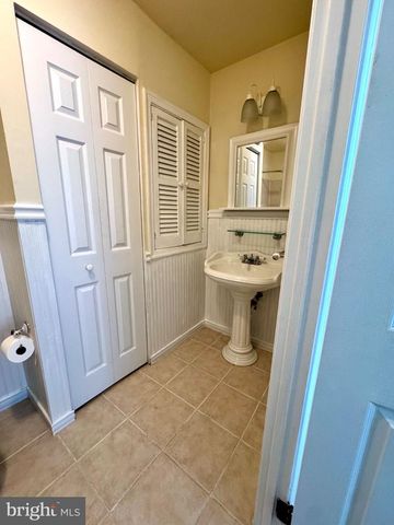 122 CAERNARVON CT, Exton, PA 19341