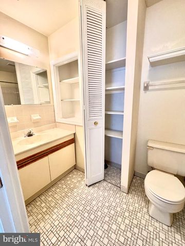 122 CAERNARVON CT, Exton, PA 19341
