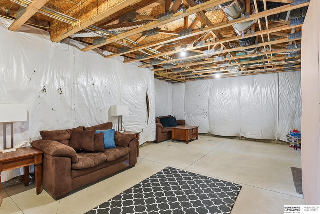 18814 Briar Street, Omaha, NE 68136