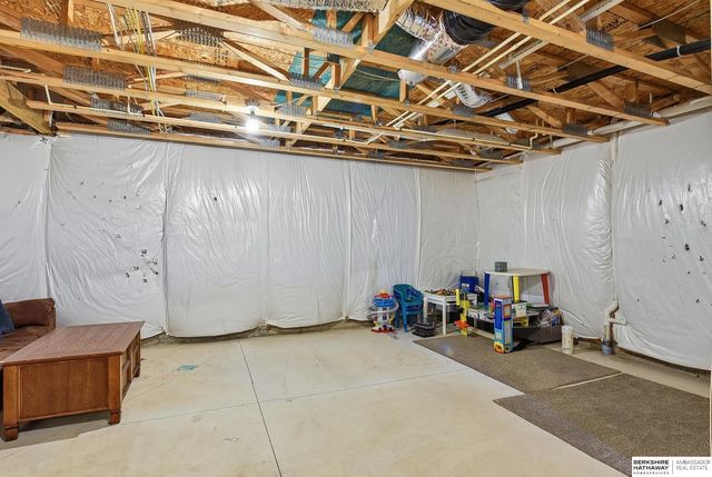 18814 Briar Street, Omaha, NE 68136