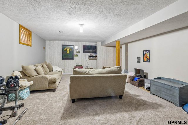 20512 Antler Circle, Elkhorn, NE 68022