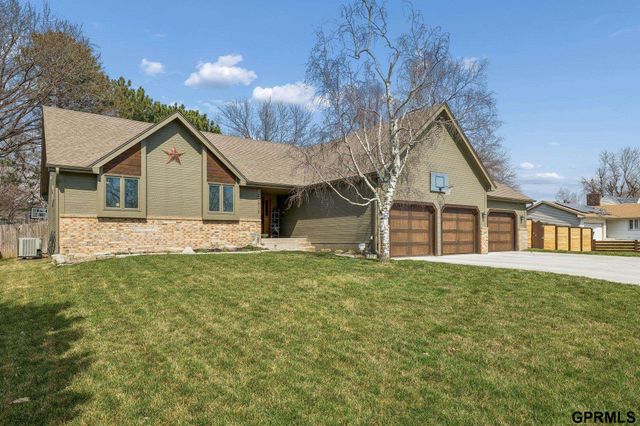 20512 Antler Circle, Elkhorn, NE 68022