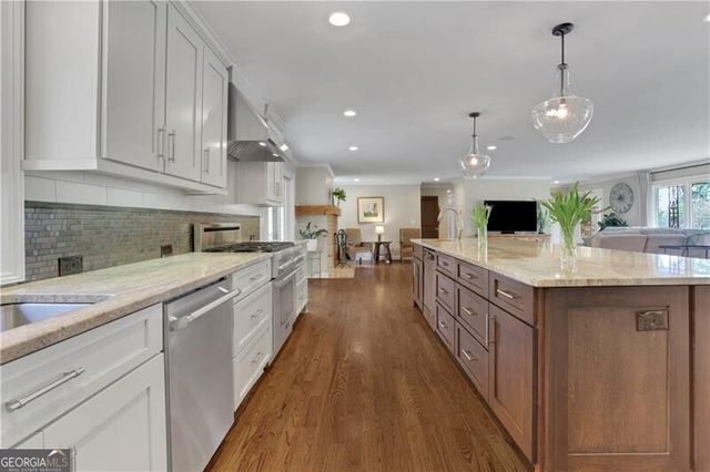 5077 Vernon Oaks Drive, Atlanta, GA 30338