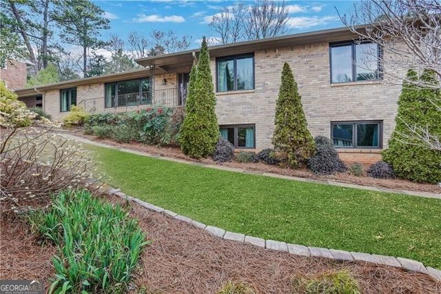 5077 Vernon Oaks Drive, Atlanta, GA 30338