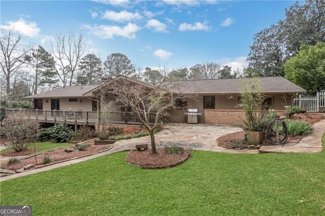 5077 Vernon Oaks Drive, Atlanta, GA 30338