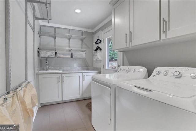 5077 Vernon Oaks Drive, Atlanta, GA 30338