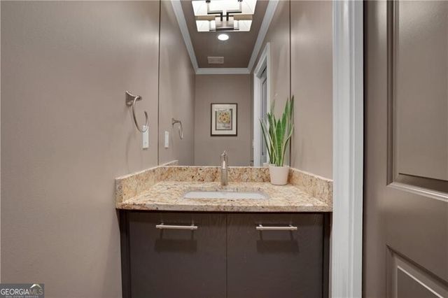 5077 Vernon Oaks Drive, Atlanta, GA 30338