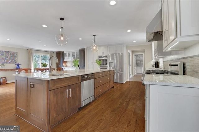 5077 Vernon Oaks Drive, Atlanta, GA 30338