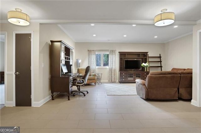 5077 Vernon Oaks Drive, Atlanta, GA 30338