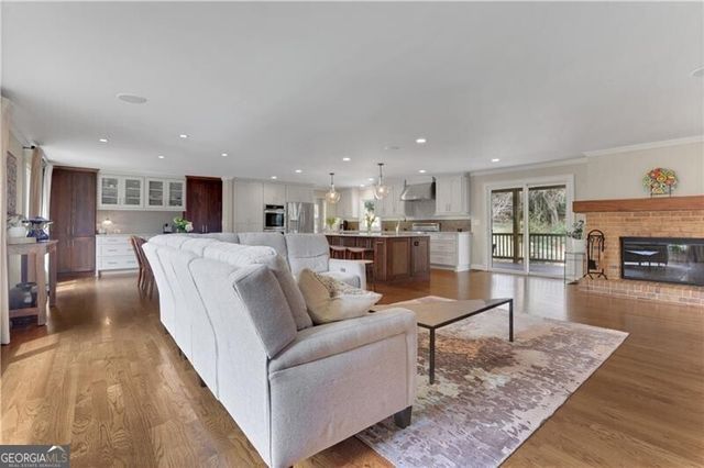 5077 Vernon Oaks Drive, Atlanta, GA 30338