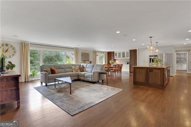 5077 Vernon Oaks Drive, Atlanta, GA 30338