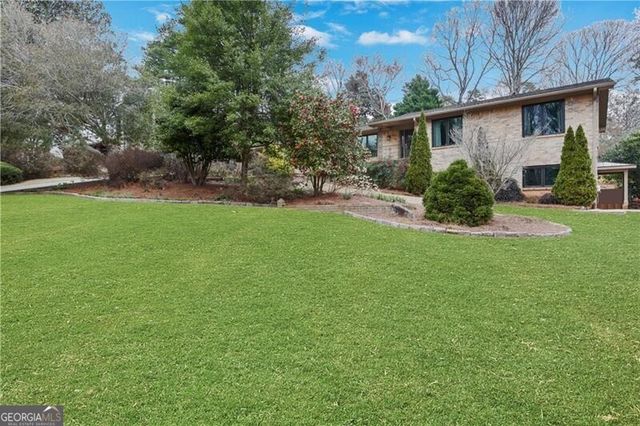 5077 Vernon Oaks Drive, Atlanta, GA 30338