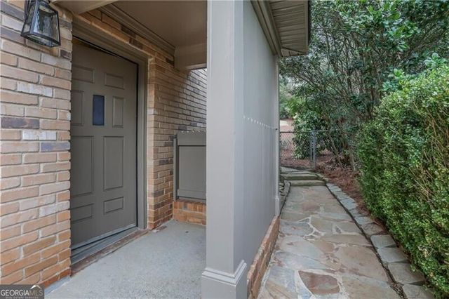 5077 Vernon Oaks Drive, Atlanta, GA 30338