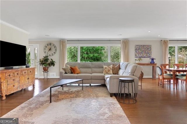 5077 Vernon Oaks Drive, Atlanta, GA 30338