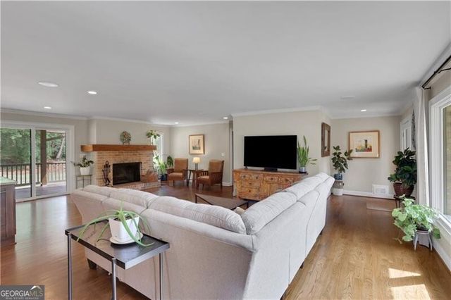 5077 Vernon Oaks Drive, Atlanta, GA 30338