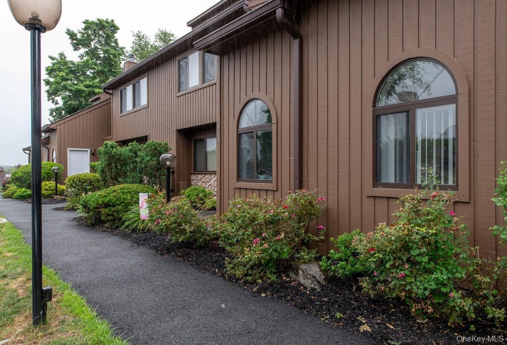 503 Scenic Lane, Poughkeepsie, NY 12603