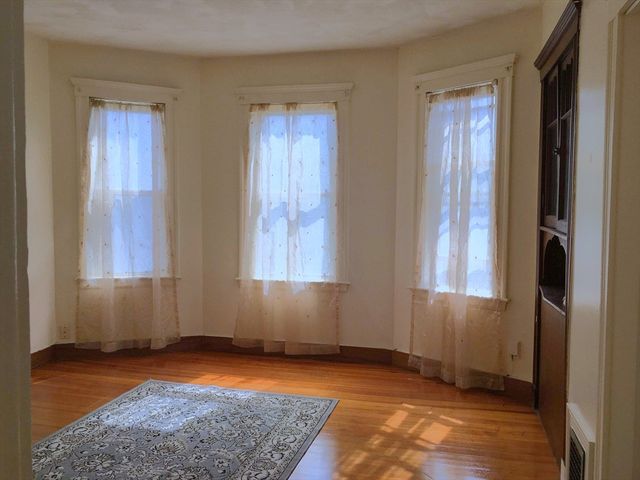 3985 Washington St, Boston, MA 02131
