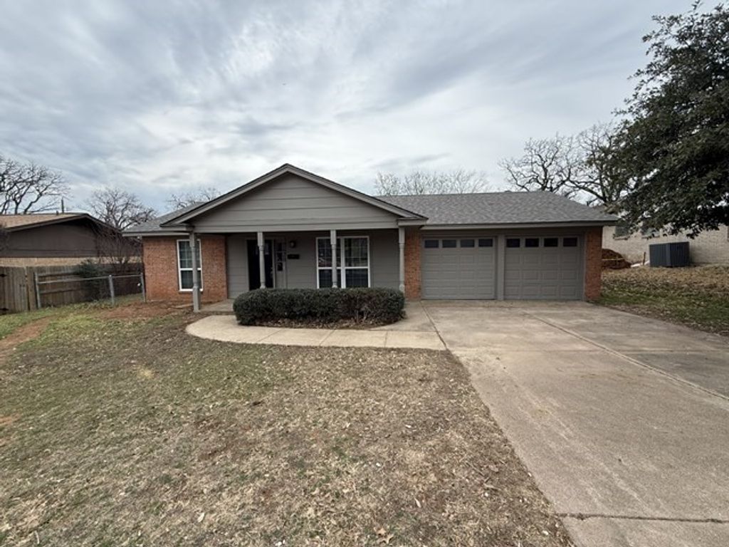 7428 Beckwood Drive, Fort Worth, TX 76112