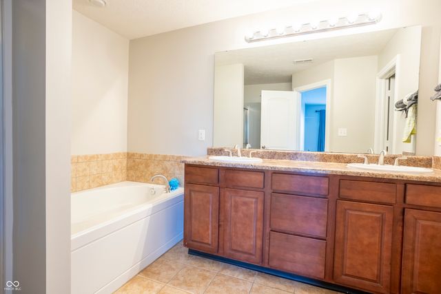 912 Burgess Hill Pass, Westfield, IN 46074