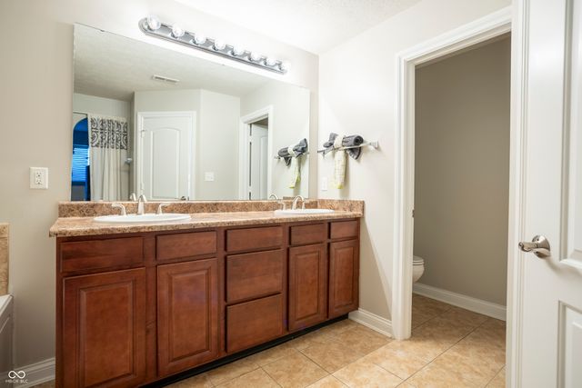 912 Burgess Hill Pass, Westfield, IN 46074