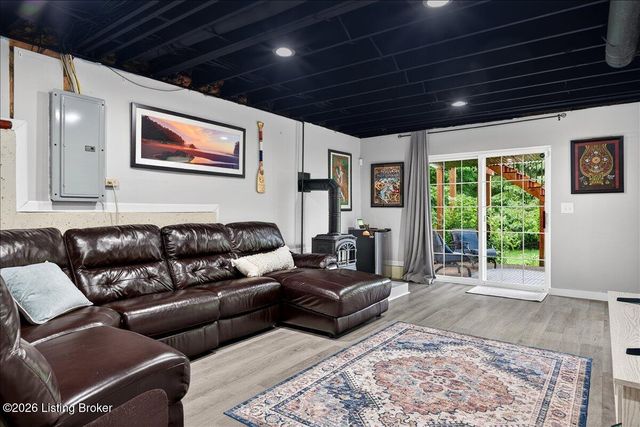 5105 Silverton Ln, Louisville, KY 40241