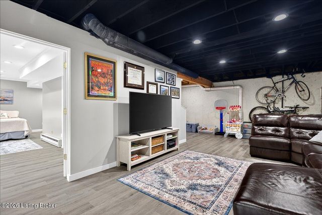 5105 Silverton Ln, Louisville, KY 40241