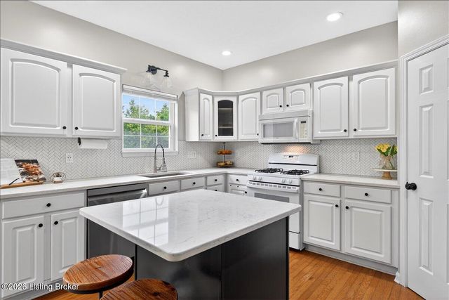 5105 Silverton Ln, Louisville, KY 40241