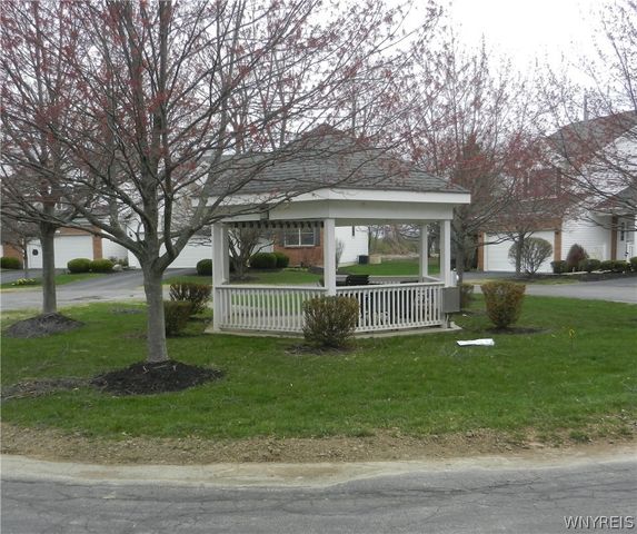 4000 Franklin Street 8, Hamburg, NY 14075