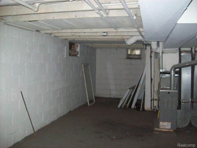 38 CADILLAC Street, Pontiac, MI 48342