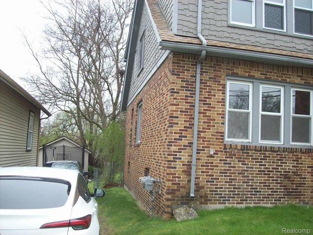 38 CADILLAC Street, Pontiac, MI 48342
