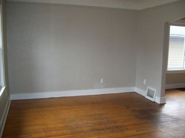 38 CADILLAC Street, Pontiac, MI 48342