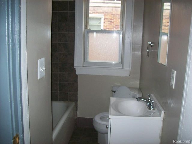 38 CADILLAC Street, Pontiac, MI 48342