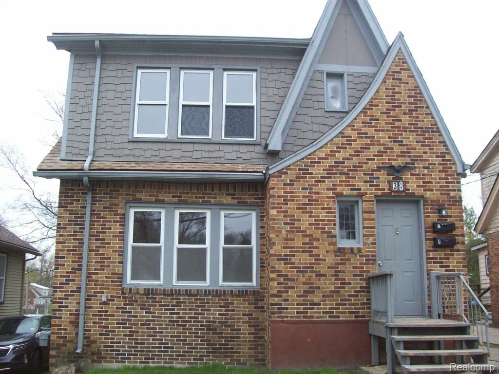 38 CADILLAC Street, Pontiac, MI 48342