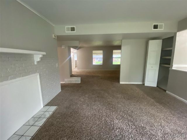 2571 Burchard Drive, St Louis, MO 63136