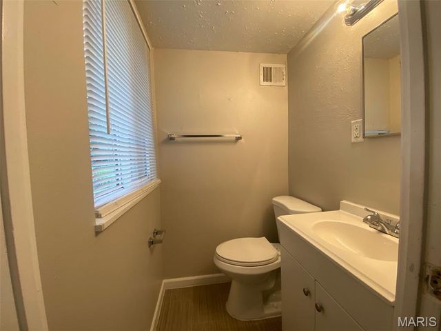 2571 Burchard Drive, St Louis, MO 63136