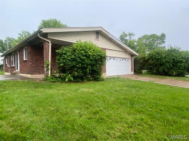 2571 Burchard Drive, St Louis, MO 63136
