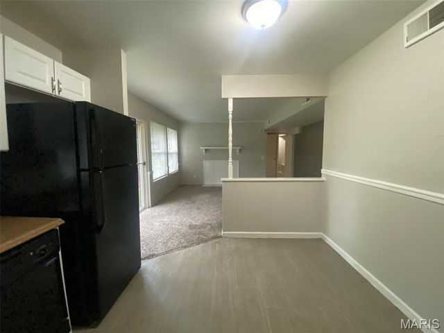 2571 Burchard Drive, St Louis, MO 63136