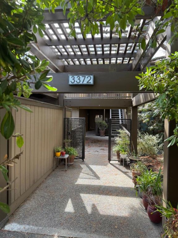 3372 La Mesa Drive unit 2, San Carlos, CA 94070