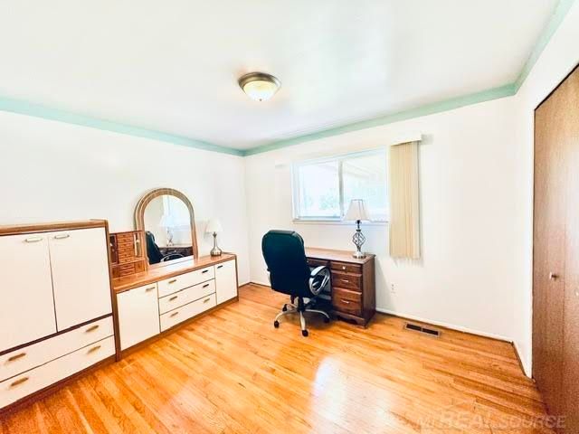 35427 Cathedral Drive, Sterling Heights, MI 48312