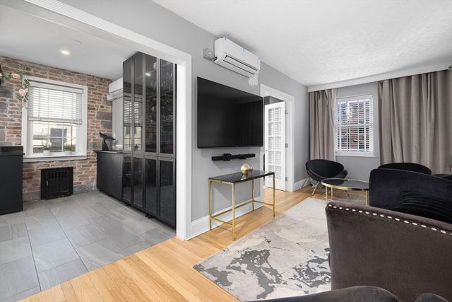 56 Elm 10, Worcester, MA 01609