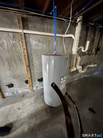 12 Frances Street, Montville, CT 06382