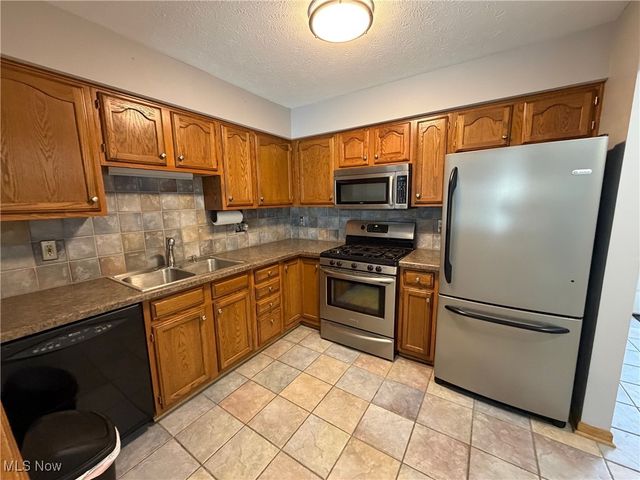 4265 Rolling Hills Drive, Brunswick, OH 44212