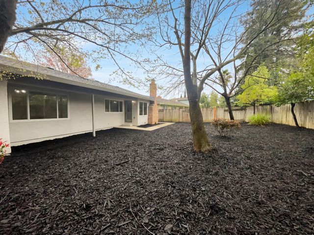 1005 Cottonwood Dr, Roseville, CA 95661