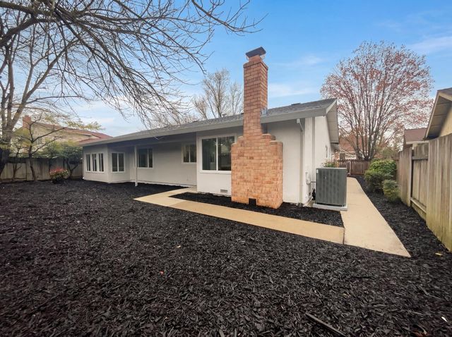 1005 Cottonwood Dr, Roseville, CA 95661