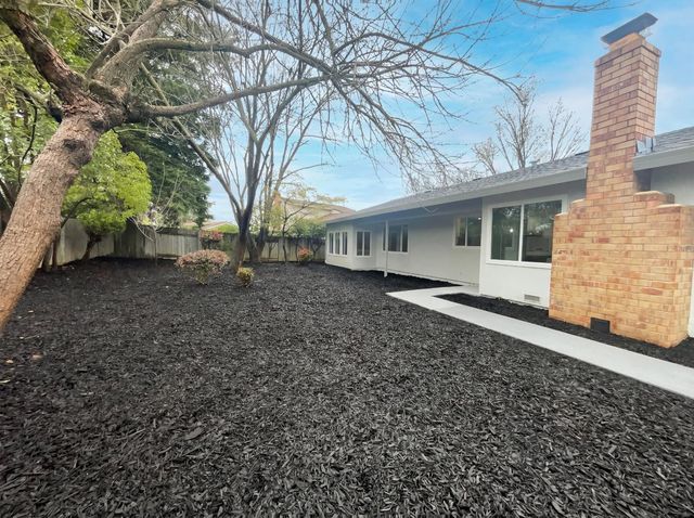 1005 Cottonwood Dr, Roseville, CA 95661