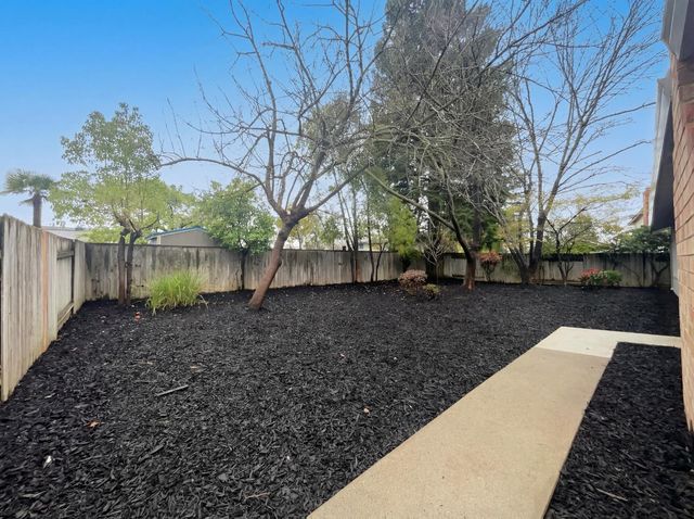 1005 Cottonwood Dr, Roseville, CA 95661