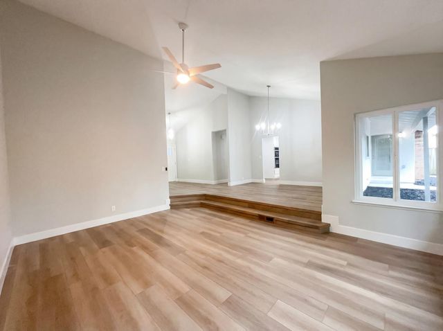 1005 Cottonwood Dr, Roseville, CA 95661