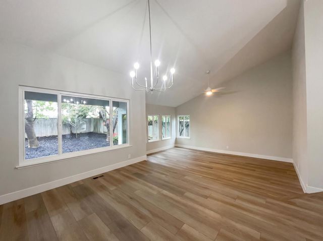 1005 Cottonwood Dr, Roseville, CA 95661